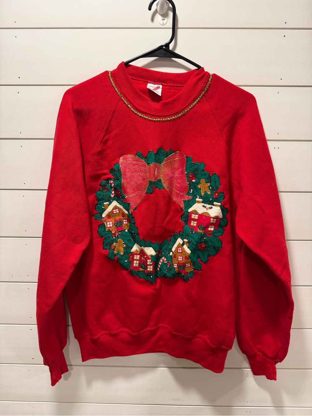 Vintage Christmas Wreath Jerzees Red Crewneck Sweatshirt